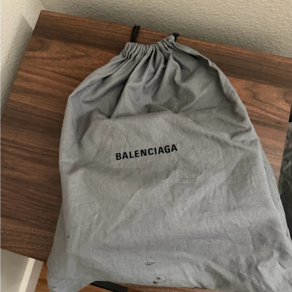 Balenciaga Grained calf skin medium hourglass top handle bag - black - Picture 8 of 11